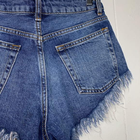 Topshop HIGH Waisted Frayed Kiri Denim shorts EUC - Picture 6 of 12